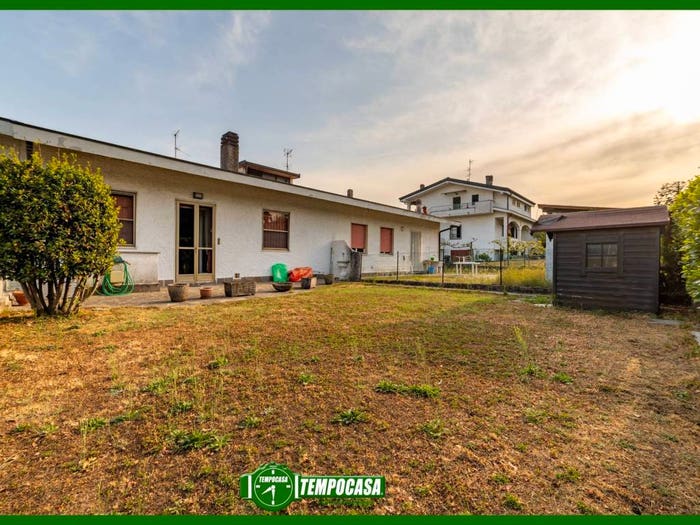 Casa trilocale in vendita in Via Giotto, Burago di Molgora
