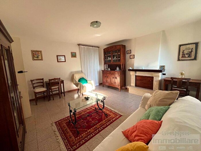 Casa con 6 locali in vendita in Candelara, Pesaro