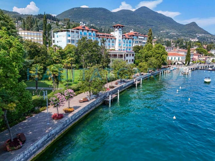 Appartamento quadrilocale in vendita in corso giuseppe zanardelli, Centro, Gardone Riviera