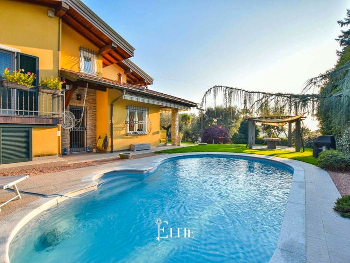 Casa con 5 locali in vendita in Via Monte Grappa, Centro, Besozzo