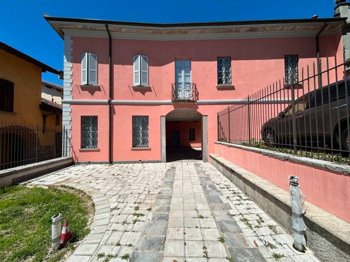 Casa quadrilocale in vendita in Piazza Giuseppe Garibaldi, Centro, Besozzo
