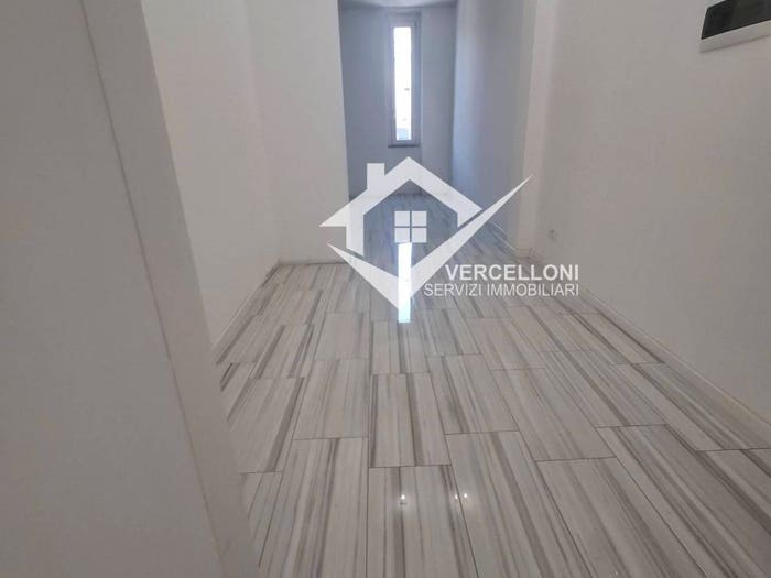 Appartamento trilocale in vendita in Via Santorre Santarosa, San Martino, Novara