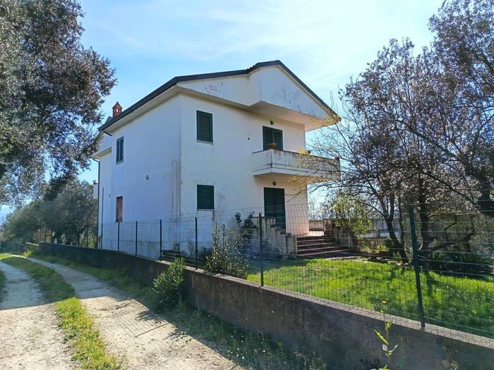 Casa con 6 locali in vendita in Strada Vicinale Tesaura, Caiazzo