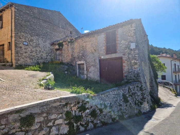 Casa in vendita in Via San Giovanni, Pereto