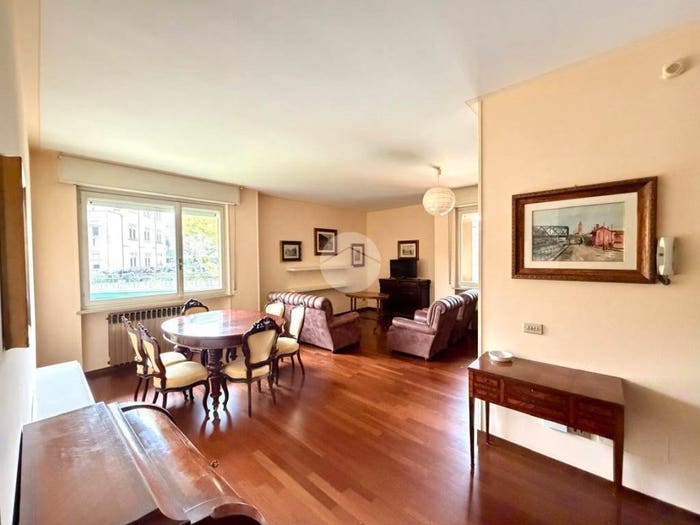 Appartamento trilocale in vendita in Via Bagatta, Centro Storico, Desenzano del Garda