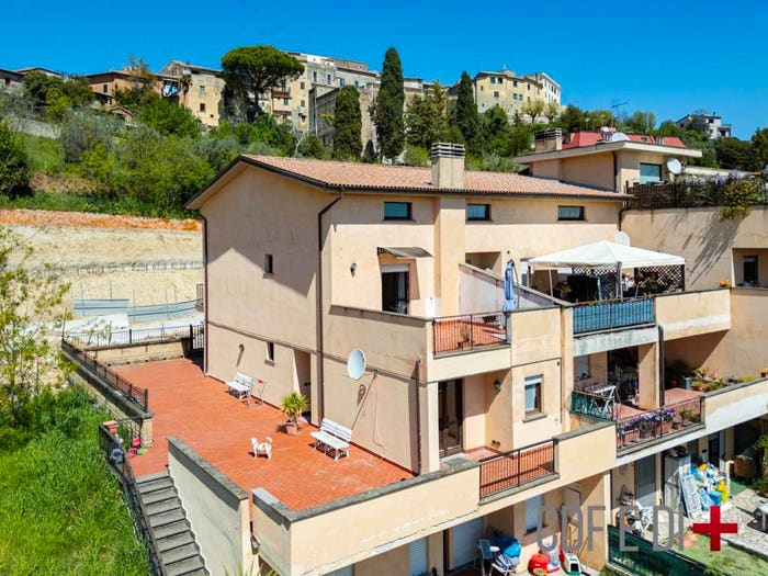 Casa con 5 locali in vendita in Via Dino Campana, Montopoli In Sabina, Montopoli di Sabina
