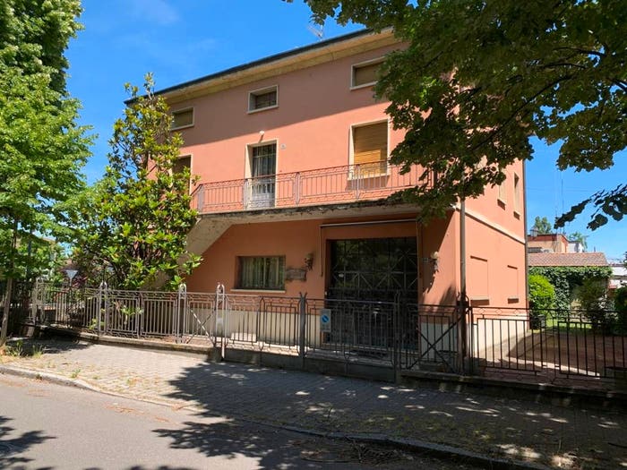 Casa con 6 locali in vendita in Via Alfredo Calzolari, Centro, Molinella