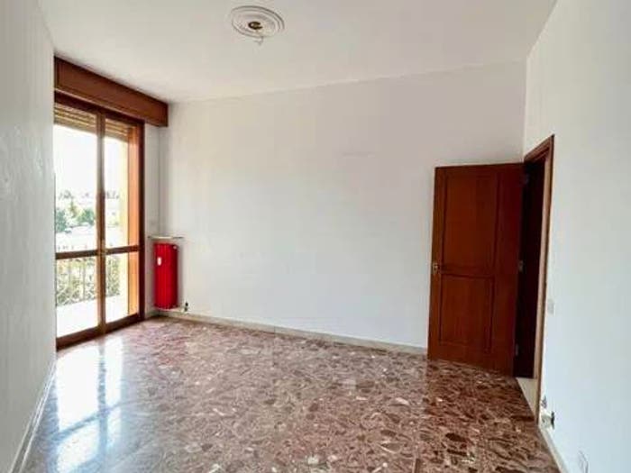 Appartamento con 6 locali in vendita in Via F Prampolini, Viali, Modena