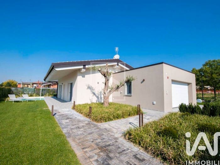 Casa con 5 locali in vendita in Via Santa Maria, Centro, Pozzolengo