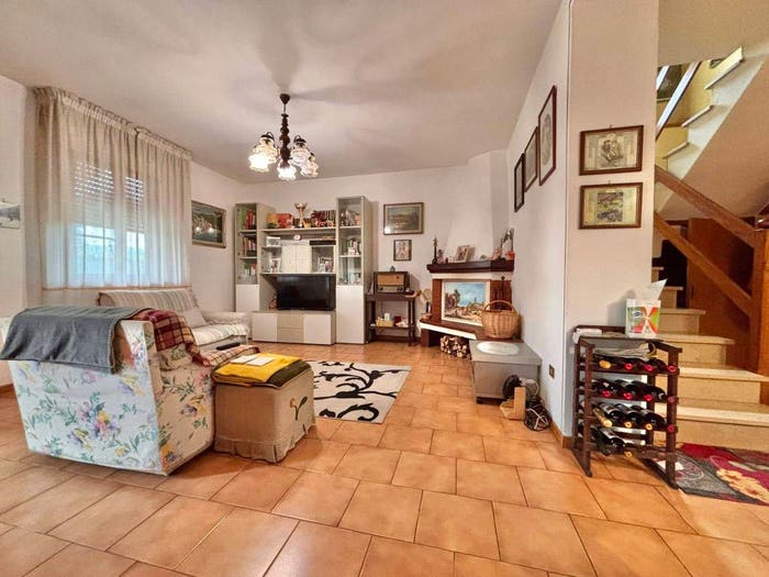 Casa con 6 locali in vendita in Via Vecchia Pesciatina, San Vito, Lucca