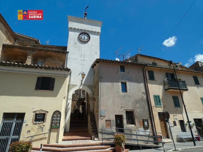 Appartamento quadrilocale in vendita in Via Porta Castello, Centro, Castelnuovo di Farfa