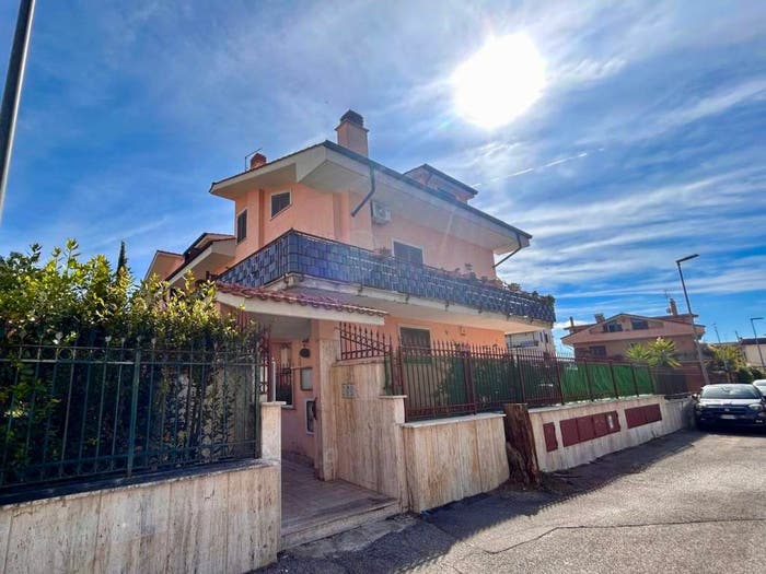 Appartamento trilocale in vendita in Via Angelo Masina, Villanova, Guidonia Montecelio