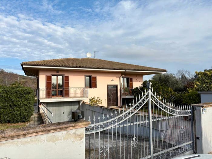 Casa con 6 locali in vendita in Contrada Case di Pasquale, Morro d'Oro