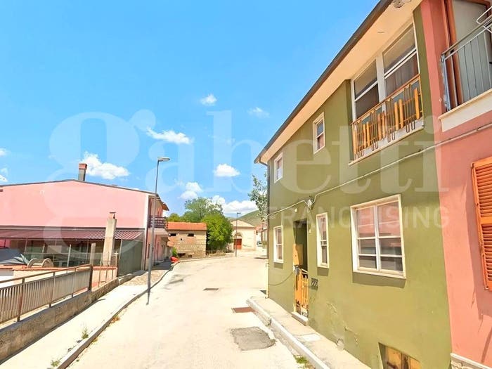 Casa con 5 locali in vendita in Via Febbraio, Cese, Avezzano