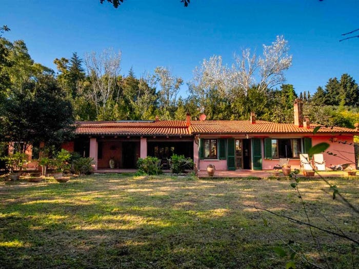 Casa con 6 locali in vendita in Castellina Marittima