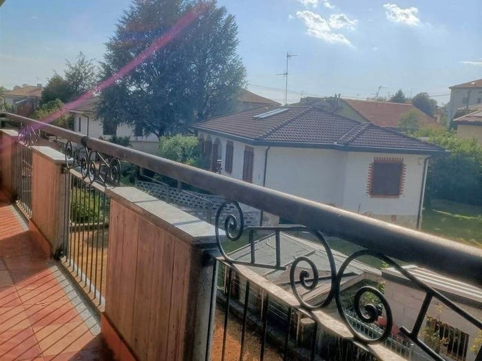 Appartamento quadrilocale in vendita in VIA PASCOLI, Trezzano Rosa