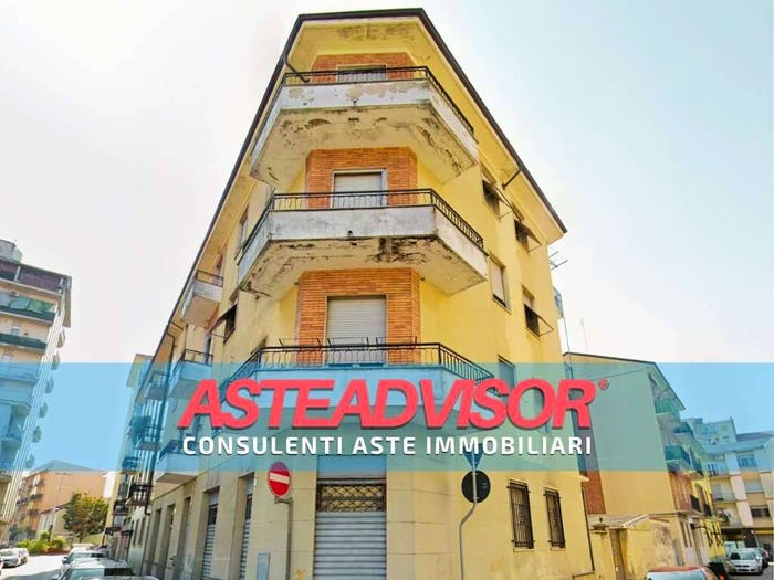 Appartamento con 5 locali in vendita in Via Saverio Mercadante, Semicentro, Vercelli