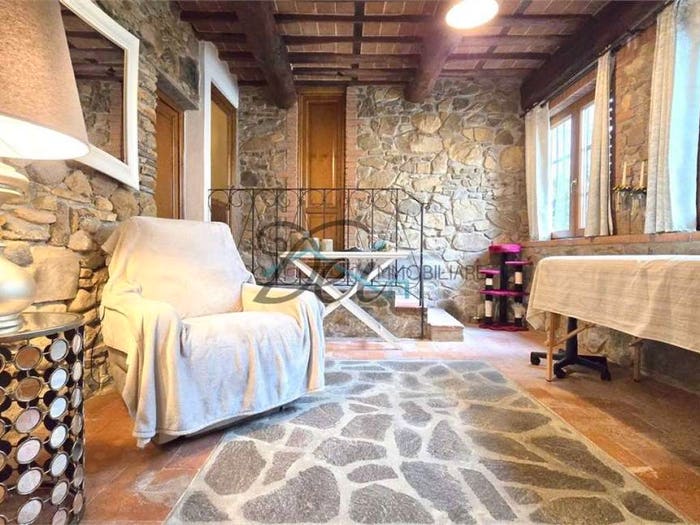 Casa con 6 locali in vendita in Via della Francese, Pieve di Compito Sant'Andrea di Compito, Capannori