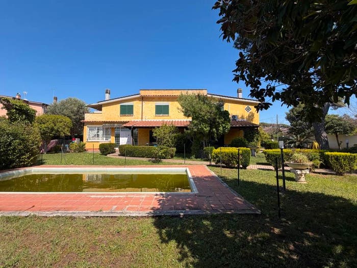 Casa con 6 locali in vendita in Via dei Noci, Lido dei Pini di Ardea Lupetta, Ardea