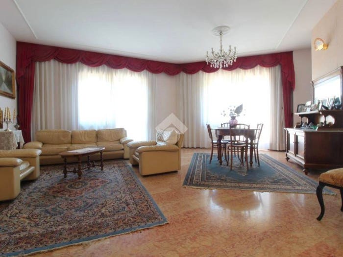 Appartamento quadrilocale in vendita in Via Alessandria, Ascoli Piceno