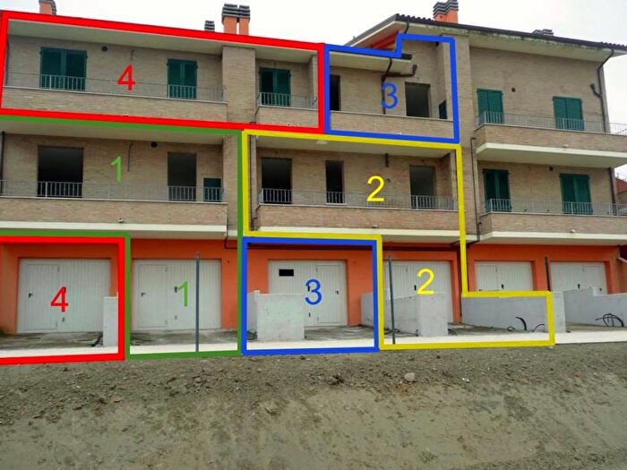 Casa con 6 locali in vendita in Strada del Bagnolo, Centro, San Costanzo