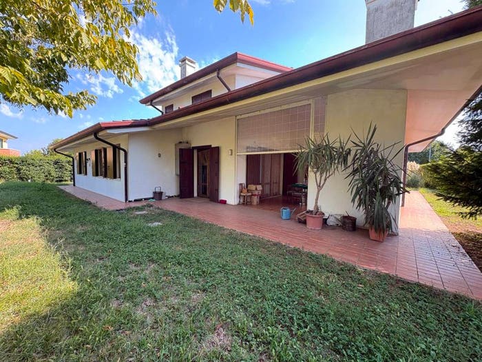 Casa con 6 locali in vendita in Via Vincenzo Monti, Feriole, Abano Terme