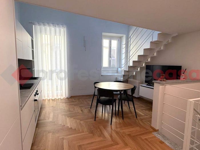 Casa quadrilocale in vendita in Via del Pino, Centro Storico, Pinerolo