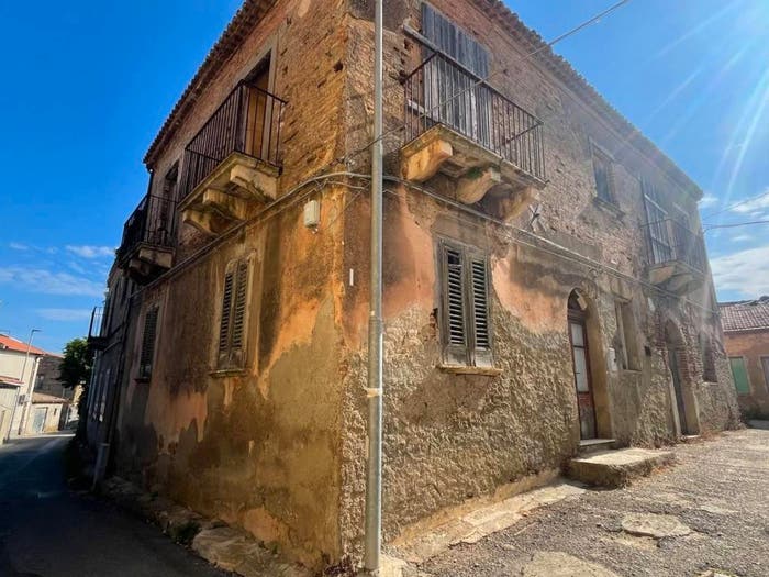 Casa con 6 locali in vendita in Via Unì, Masse, Messina