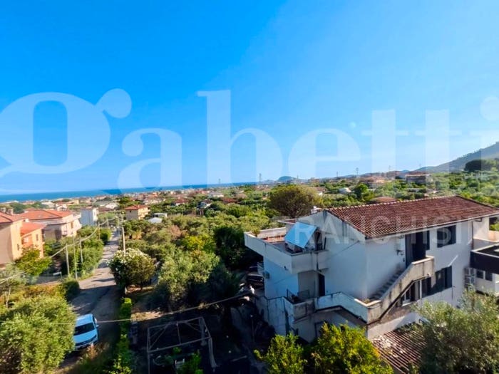 Appartamento trilocale in vendita in via faraoni snc, Centro, Formia