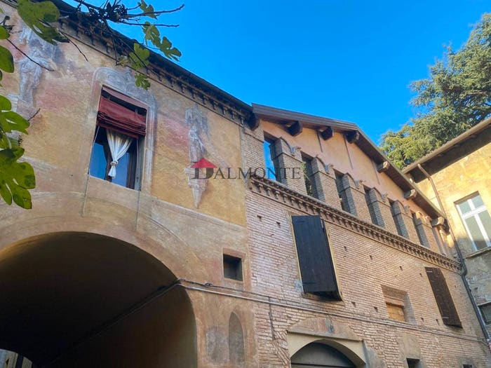 Casa con 5 locali in vendita in Via Tagliapietre, Saragozza dentro le Mura, Bologna
