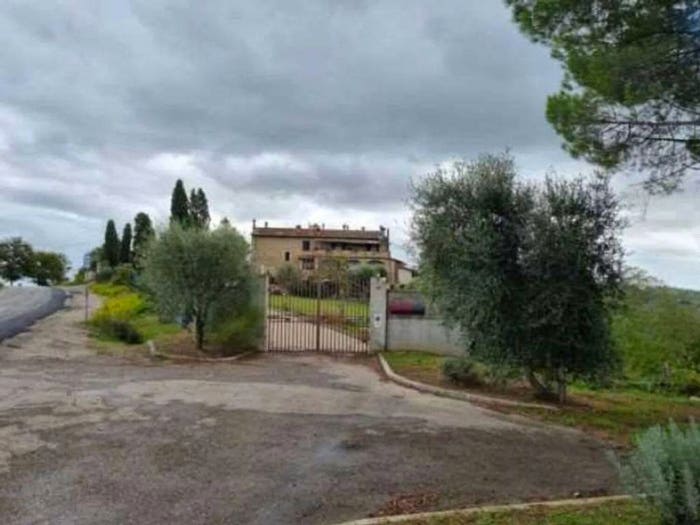 Casa con 6 locali in vendita in Via Lucardese, Montespertoli