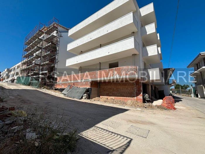 Appartamento trilocale in vendita in Via Carlo Pezone, Parete