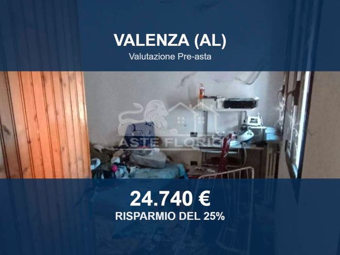 Appartamento con 6 locali in vendita in Via Cesare Cunietti, Centro, Valenza