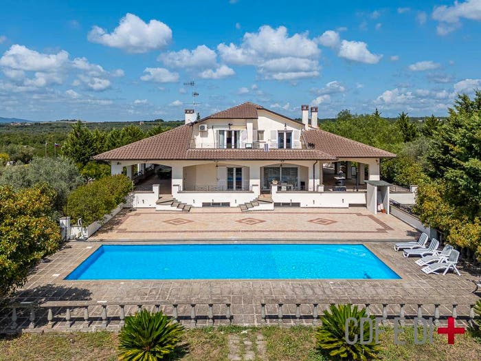 Casa con 6 locali in vendita in Viale dell'Unità d'Italia, Centro, Canino
