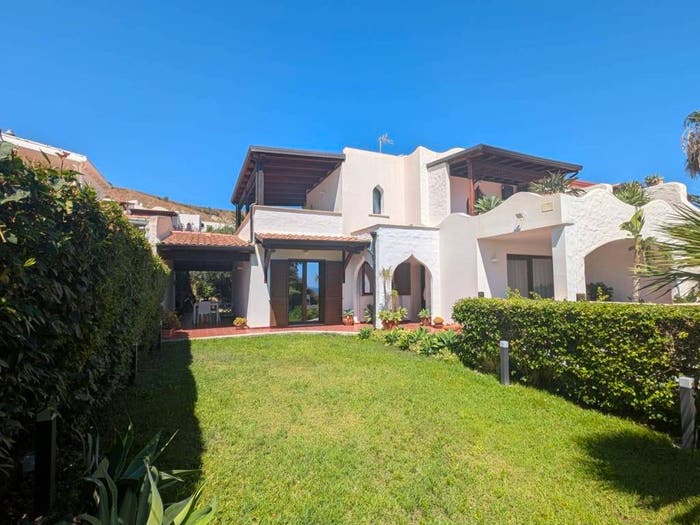 Casa con 6 locali in vendita in Via Naxos, Lungomare Capocolonna, Crotone