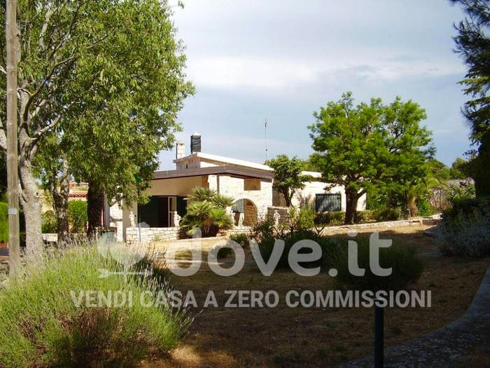 Casa quadrilocale in vendita in Via Castel del Monte, Montegrosso Boschetto, Andria