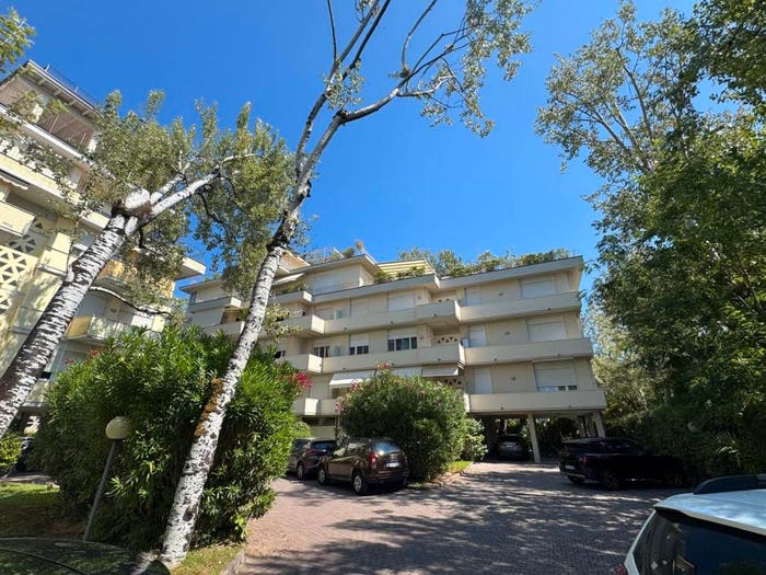 Appartamento quadrilocale in vendita in Via della Barbiera, Caranna, Forte dei Marmi