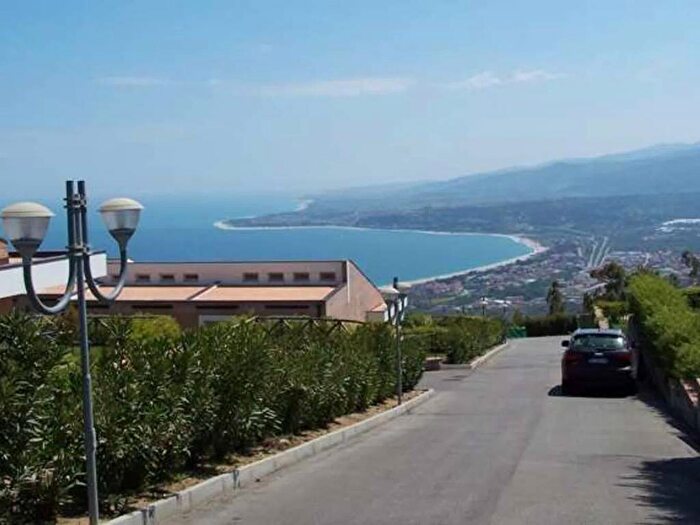 Casa quadrilocale in vendita in Centro, Stalettì