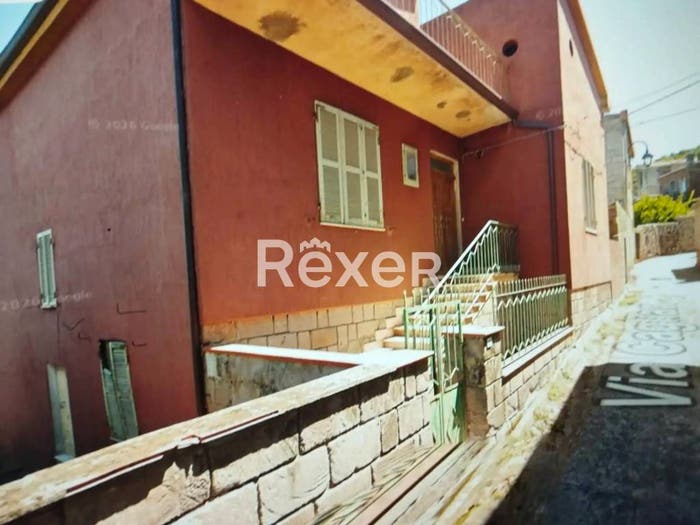 Casa con 6 locali in vendita in Via Cagliari, Sorradile