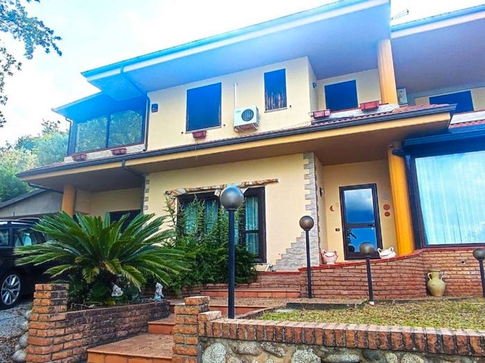 Casa con 6 locali in vendita in LOCALITA' MULUCCHINI SNC, Amaroni