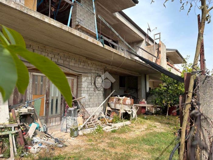 Casa quadrilocale in vendita in Via Boschetto, Centro, Pozzilli