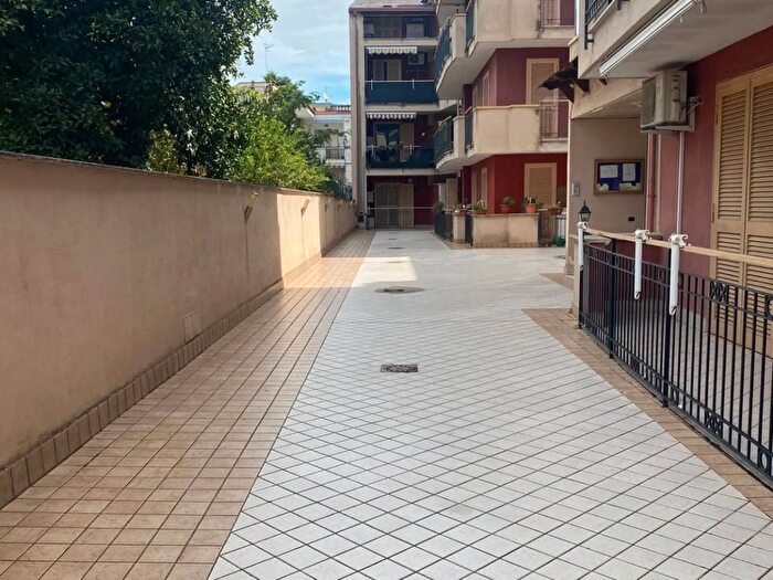 Appartamento trilocale in vendita in Via Montevergine, Castello Di Cisterna