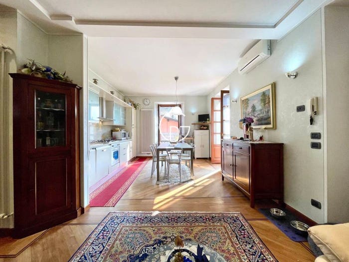 Appartamento bilocale in vendita in Piazza Malvezzi, Centro Storico, Desenzano del Garda