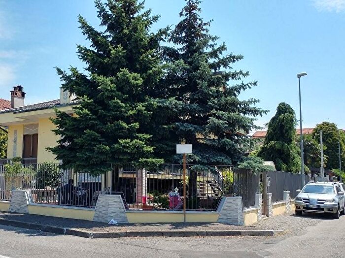 Casa con 6 locali in vendita in Via Pietro Gobetti, Centro, Parabiago