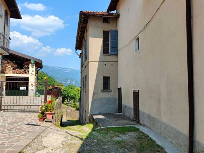 Casa con 6 locali in vendita in Canova San Zeno, Olgiate Molgora