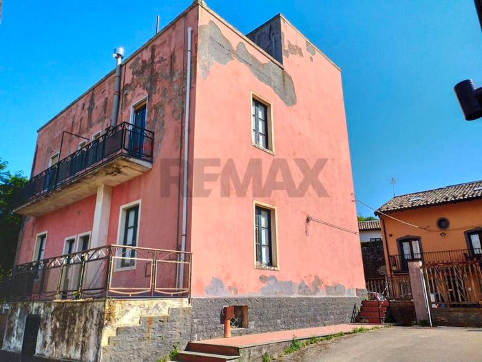 Casa con 6 locali in vendita in via cutore rizzo, Ragalna