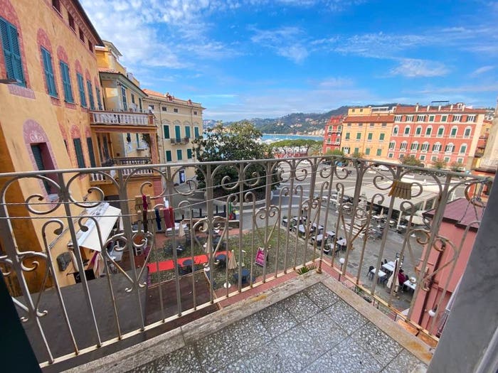 Appartamento quadrilocale in vendita in Piazza Giuseppe Garibaldi, Lerici Paese, Lerici
