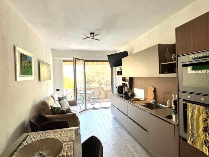 Appartamento trilocale in vendita in Via dei Glicini, Tirrenia, Pisa