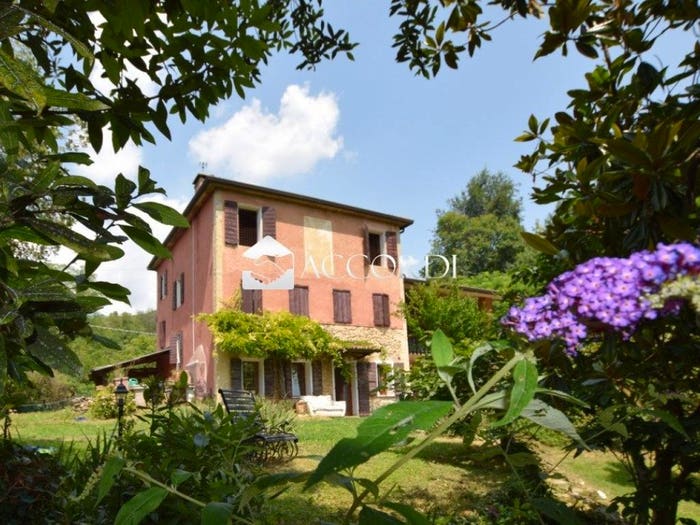 Casa con 6 locali in vendita in Via Vallorgana, Castelcucco