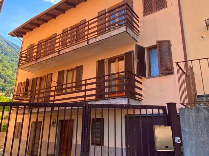 Casa con 6 locali in vendita in Grand Vert, Donnas